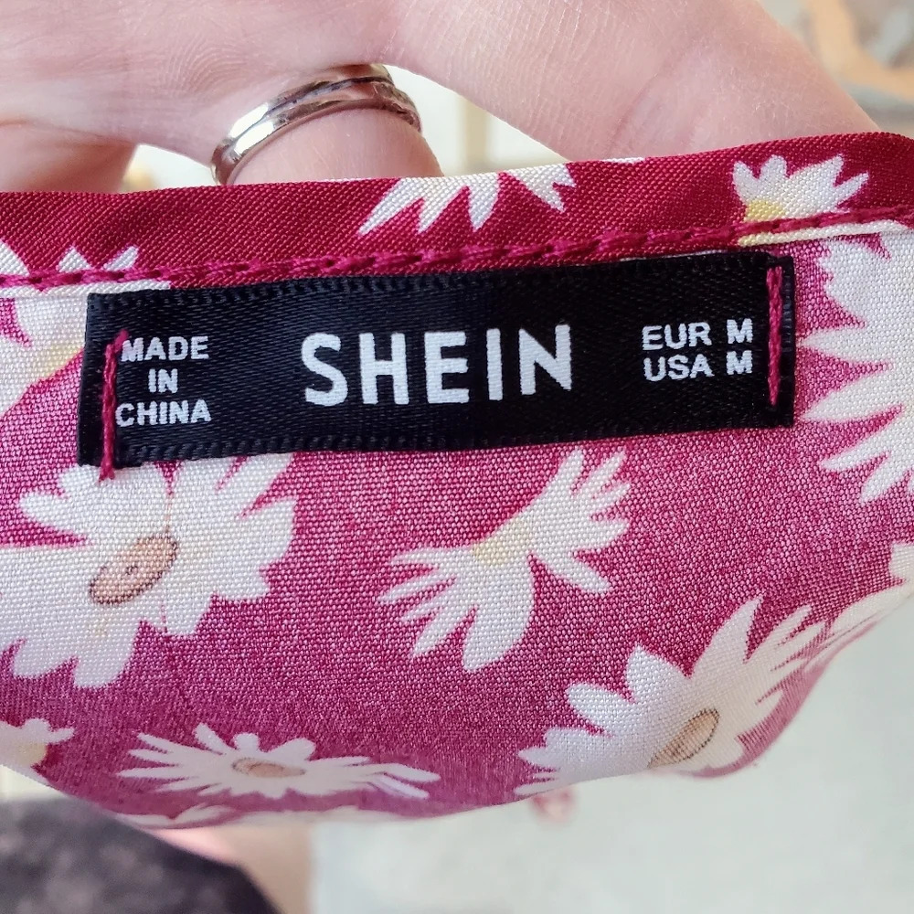 SHEIN Red Floral Crop Top Ruffle Sleeves and Hem Size Medium NWOT - Picture 3 of 9